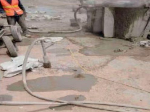 罗山水泥混凝土路面板底注浆技术 路面脱空注浆整治方案